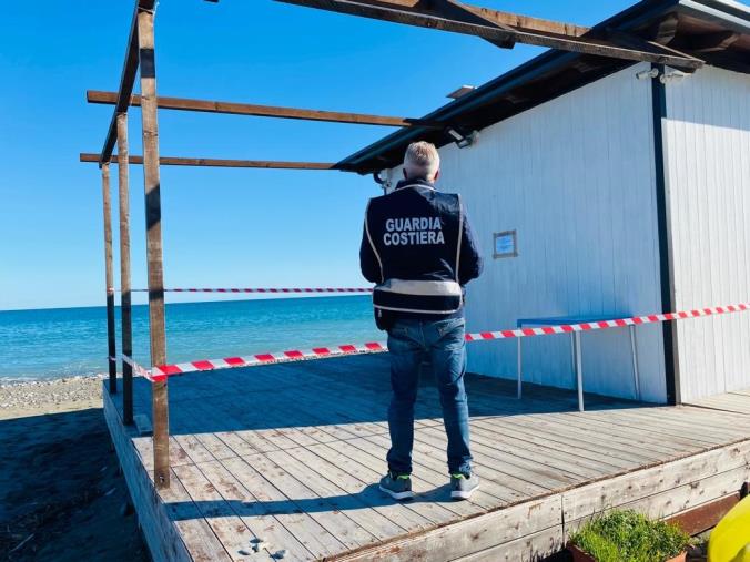Occupazione abusiva di suolo demaniale marittimo: 7 denunce della Guardia costiera sui litorali di Corigliano-Rossano e Cariati 