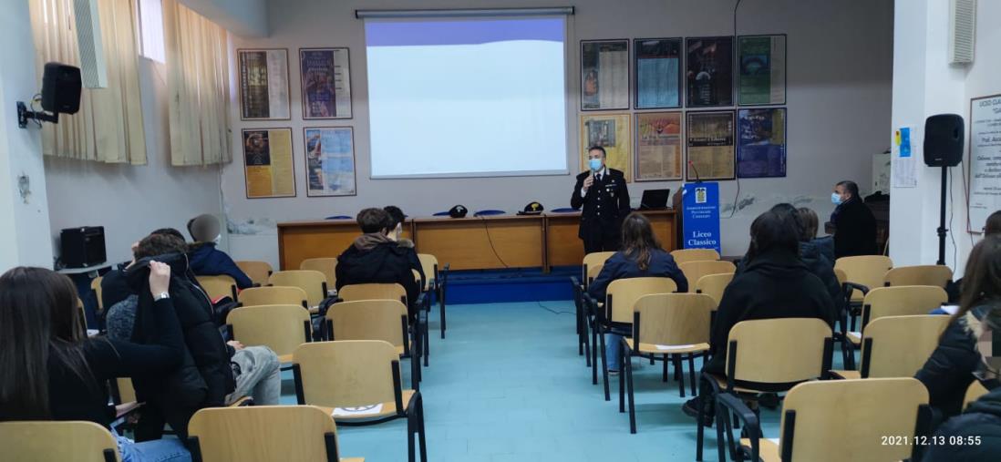 images Catanzaro, al Liceo Classico 'Galluppi' gli studenti incontrano i carabinieri della Biodiversità 