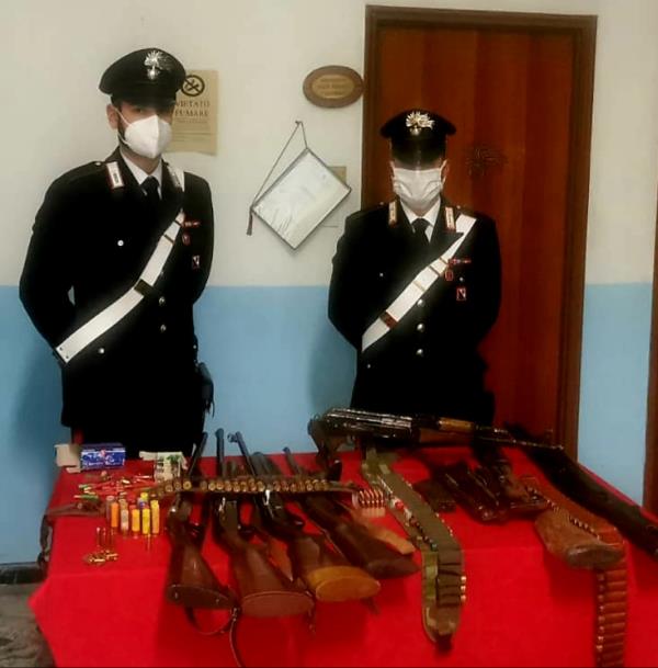 images Petilia Policastro, trovato un deposito di armi in un edificio in costruzione: indagini in corso