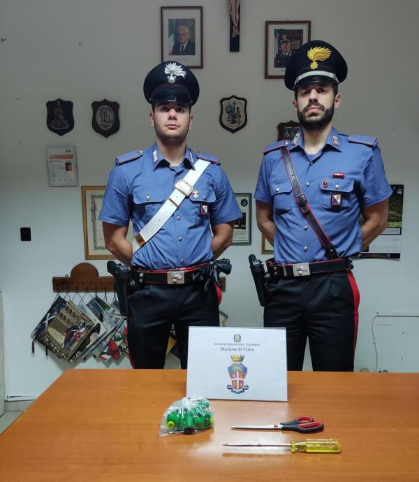 Cutro, tentano di rubare in un asilo nido: arrestati 