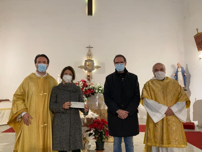 images Catanzaro, la parrocchia "Maria Immacolata" di Pontegrande consegna l'assegno  dell'iniziativa di Natale all'ACSA & STE Onlus