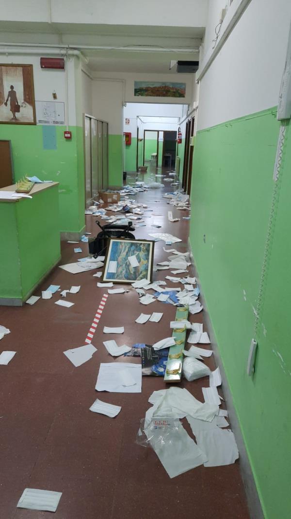 images Catanzaro, distrutte le scuole "Aldisio" e Patari": indagano i carabinieri