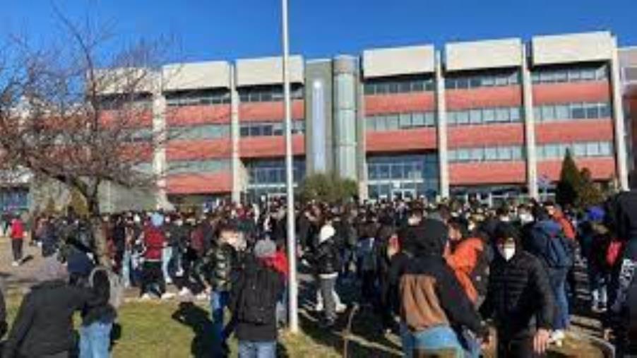 images Molestie nel liceo di Castrolibero, prosegue l'occupazione dei ragazzi: "Chiediamo un’ispezione seria”