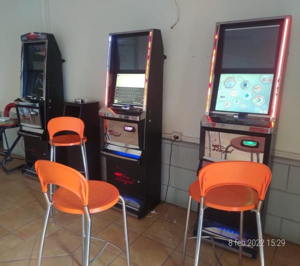 images Isola Capo Rizzuto, la Polizia sequestra in un bar tre congegni elettronici per giochi illeciti