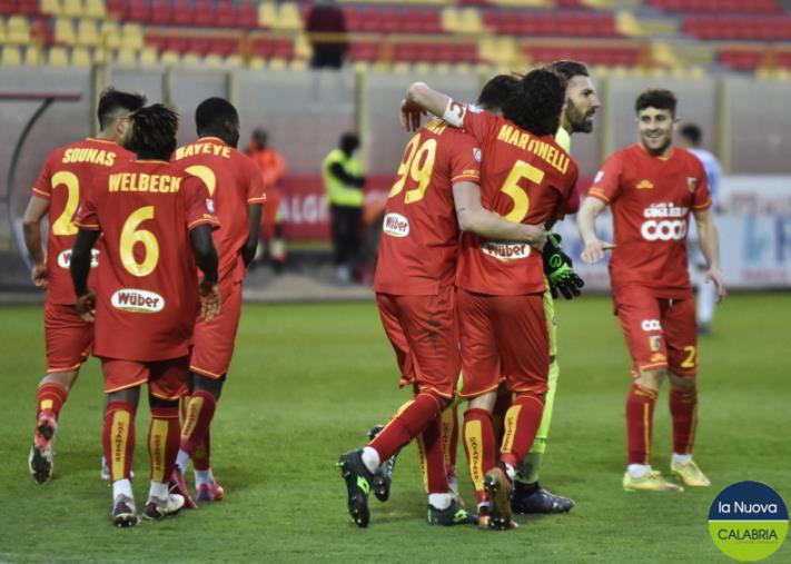 images Catanzaro e Bari in campo alle 17.30: le formazioni ufficiali