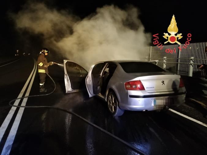 images Notte di fuoco nella provincia di Catanzaro: auto in fiamme ad Argusto e Lamezia Terme