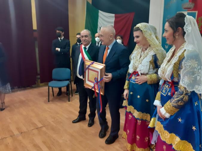 images Frascineto, il Comune conferisce il premio "Scanderbeg" al presidente della Repubblica dell'Albania 