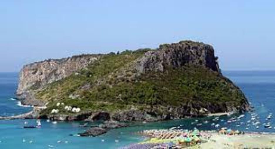 images Prosegue la bonifica dei fondali attorno l’isola di Dino nel Comune di Praia a Mare 