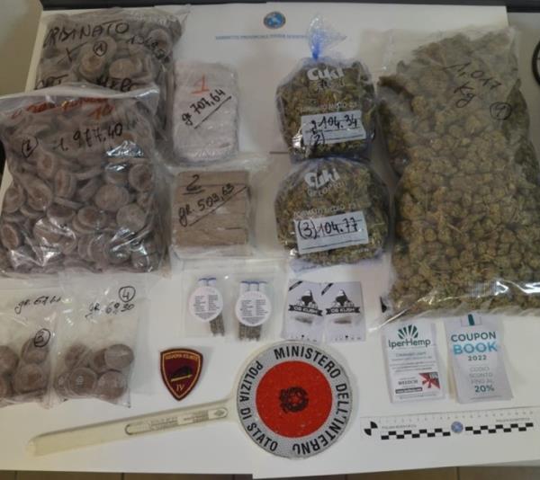 images Crotone, beccato in casa con 2,5 kg di droga: arrestato 