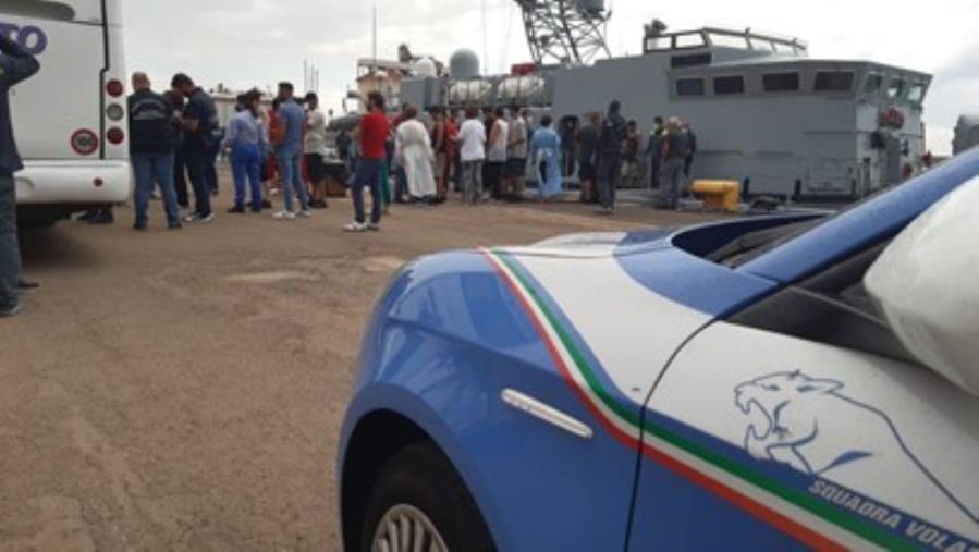 Crotone, sbarcarono in 82 al porto: in carcere 2 scafisti turchi