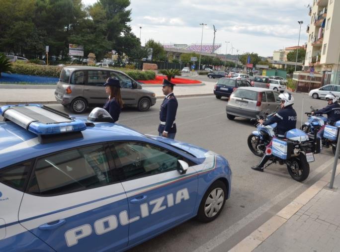 images Controlli straordinari su strada a Crotone: due denunce e un sequestro di cocaina