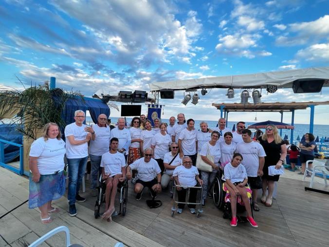 images #Spiaggeaccessibili, a Catanzaro il Rotary club mette a disposizione 6 oasi attrezzate al Lido Valentino Beach Club  