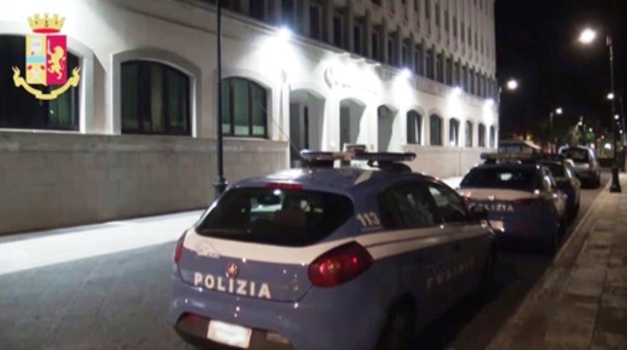 images Reggio Calabria, si aggrediscono con bottiglie di vetro ed una sbarra di ferro: 6 arresti