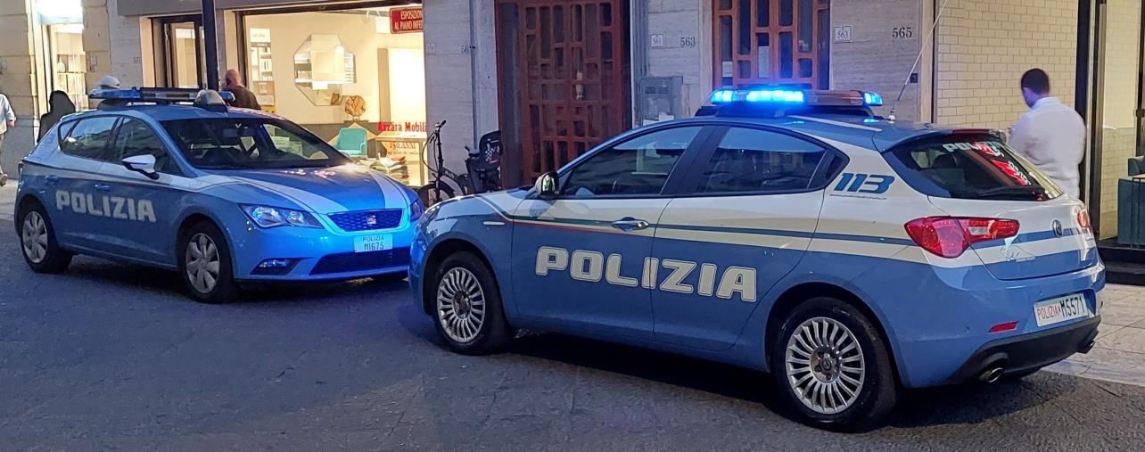 images Reggio Calabria, sperona l'auto della polizia: 30enne arrestato