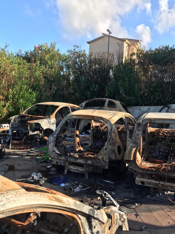 images Reggio Calabria, trovate 20 carcasse di auto incendiate nel quartiere di Arghillà