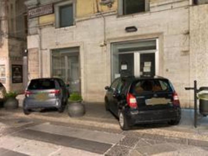 images Catanzaro, la segnalazione: "Di sera su Corso Mazzini auto parcheggiate selvaggiamente"