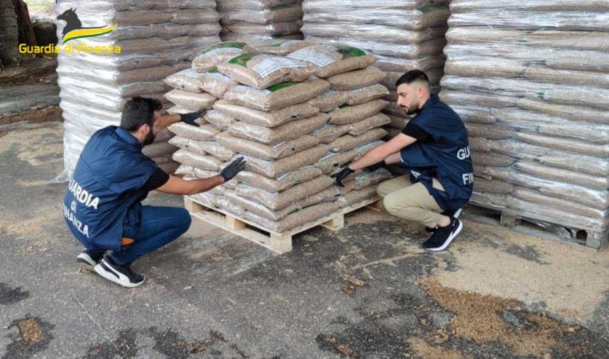 images Crotone, sequestrate oltre 75 tonnellate di pellet contraffatto: 2 indagati