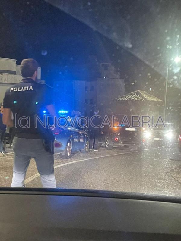 images Catanzaro, incidente a Bellavista: auto finisce contro un muretto