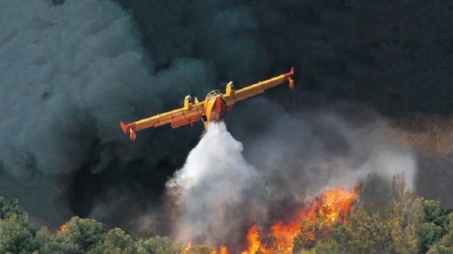 images Tragedia nei cieli, canadair partito da Lamezia si schianta sull'Etna: piloti morti sul colpo