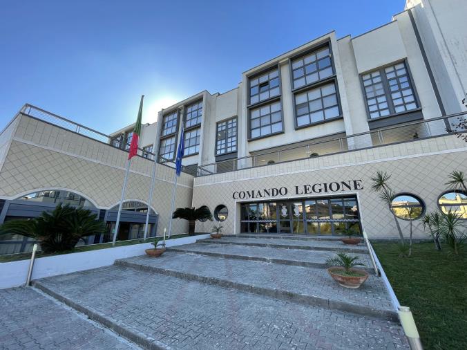 Arma, il colonnello Giuseppe Mazzullo saluta Catanzaro