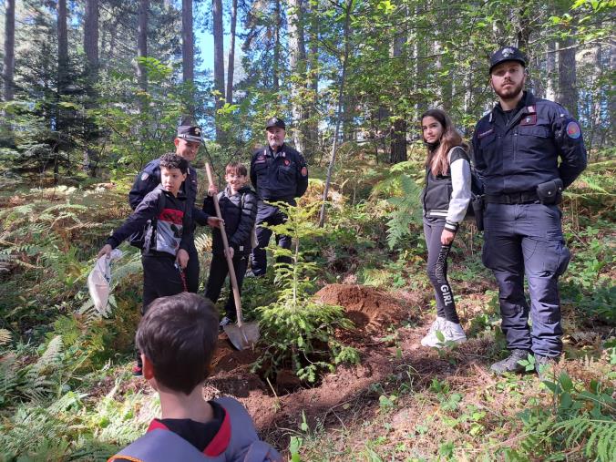 images 200 anni Corpo Forestale, celebrazioni in Sila con gli studenti dell'Ic "Ardito-Don Bosco"