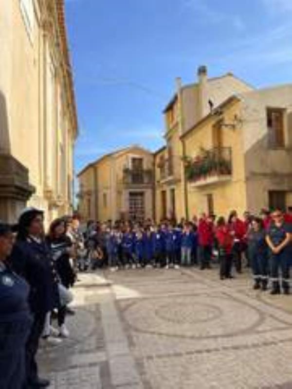 images Gli alunni dell'IC "Tommaso Campanella" a Badolato e Santa Caterina per le celebrazioni del 4 novembre 