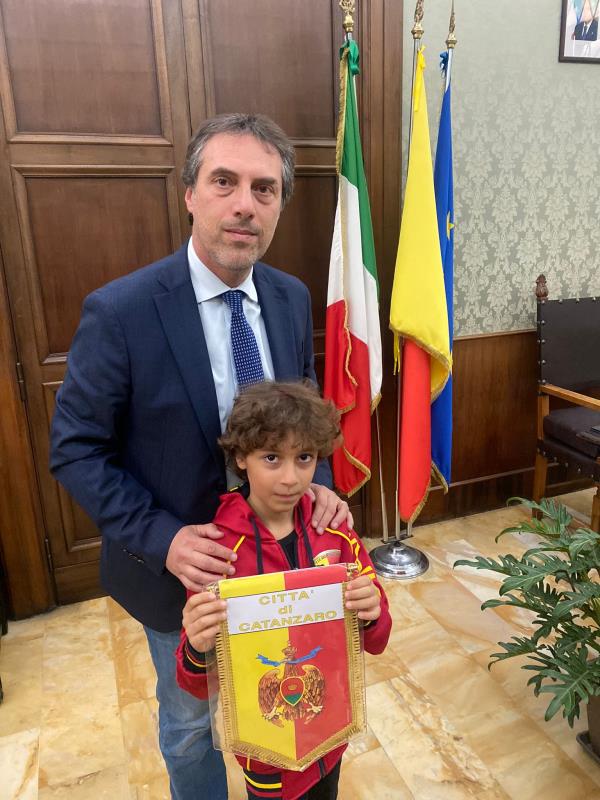 Catanzaro-Crotone, il sindaco Fiorita ha incontrato il piccolo Gabrielmario