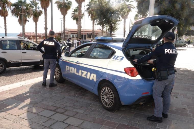 Si cosparge di liquido infiammabile e minaccia di darsi fuoco: arrestato a Crotone un sorvegliato speciale