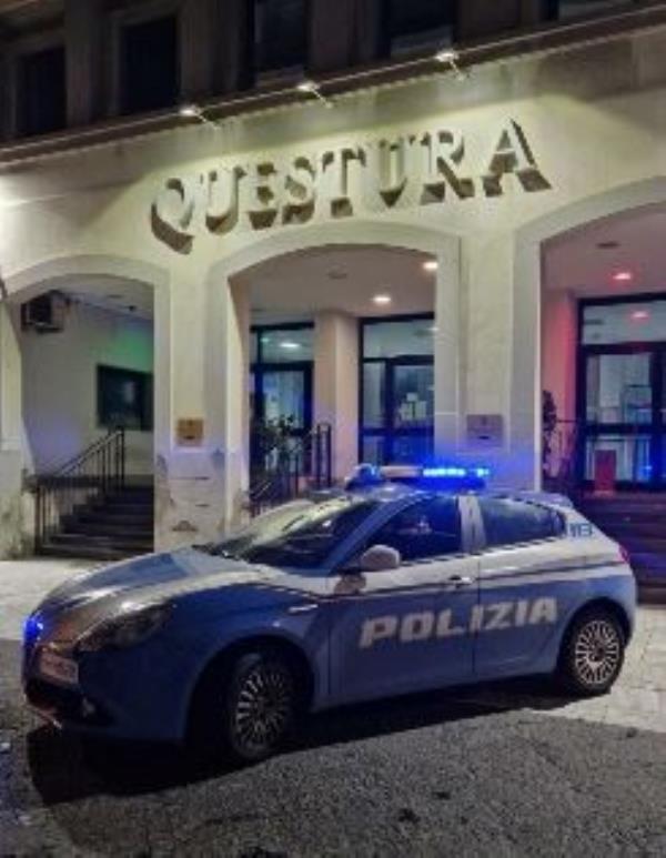 Reggio Calabria, fermato dalla polizia dopo un breve inseguimento: minore arrestato