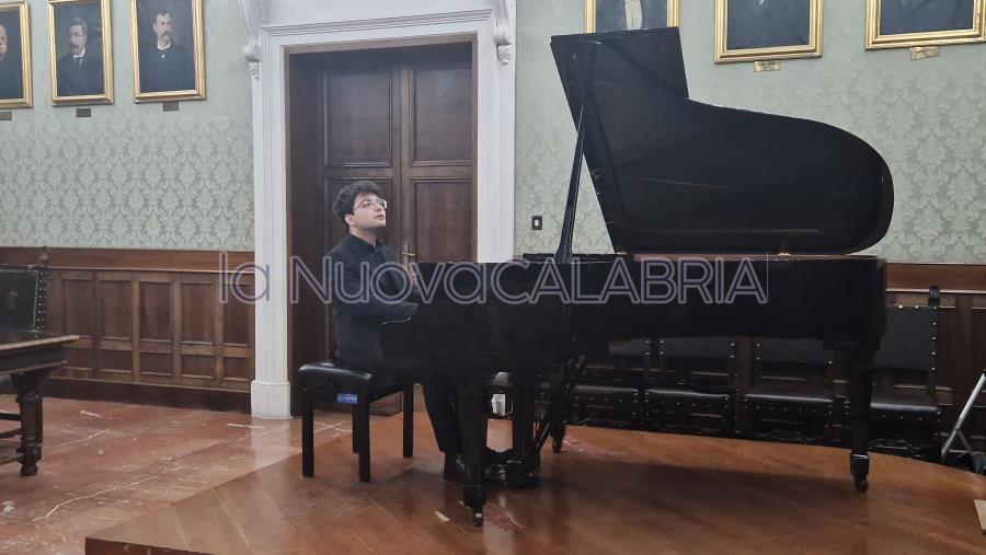 images Primo concerto di stagione per Agimus Catanzaro: il pianista Lorenzo Stasi emoziona palazzo De Nobili 