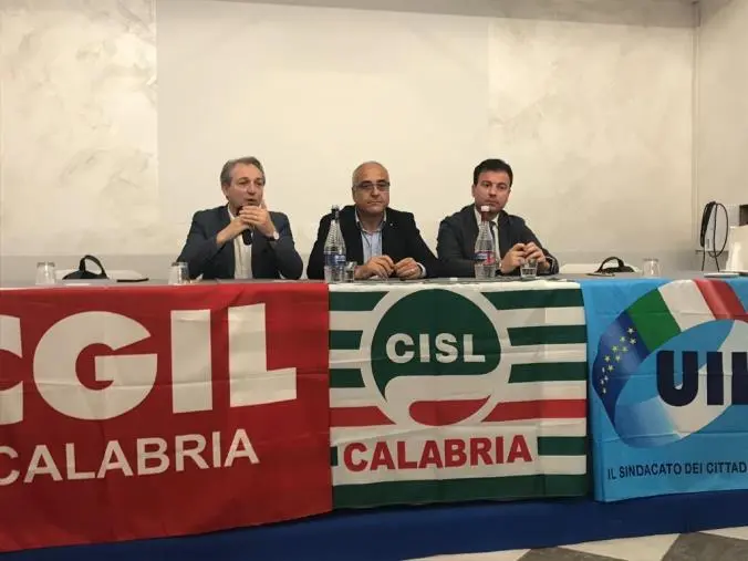 images Il ministro Zangrillo in Calabria, la triplice: "Accelerare su assunzioni"