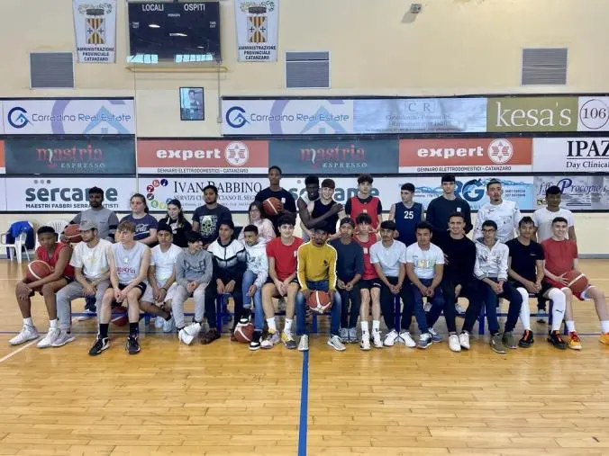 images La Basket Academy Catanzaro aderisce alle manifestazioni contro il razzismo 