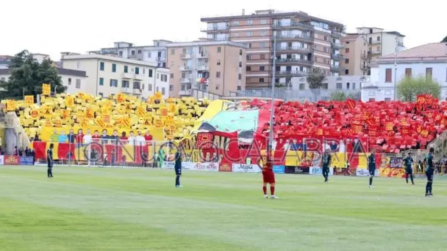 images Il corsivo giallorosso, al "Ceravolo" Università del calcio: lectio magistralis di Pietro Iemmello (fotogallery)