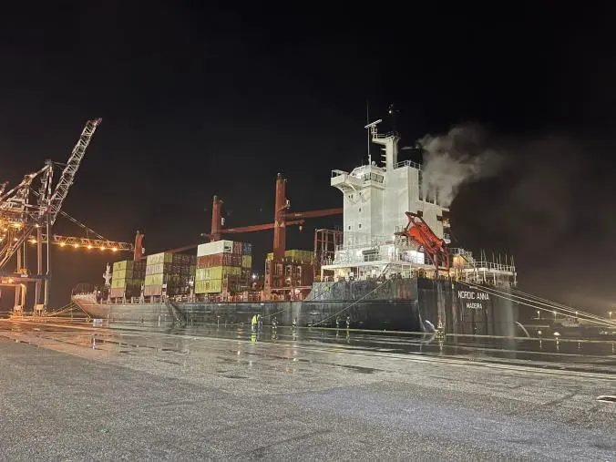 images Fiamme a bordo della Nordic Anna, la nave portacontenitori ormeggiata al porto di Gioia Tauro 