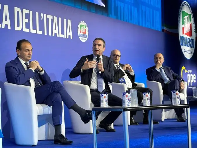 images Occhiuto alla convention di Fi: "In 18 mesi fatte riforme mai viste nella mia Regione"