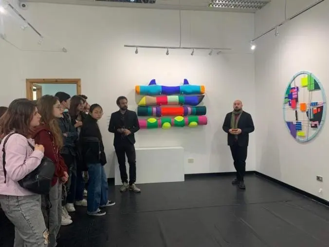 Reggio Calabria, inaugurata la mostra "Forme in superficie" curata da Pasquale Fameli