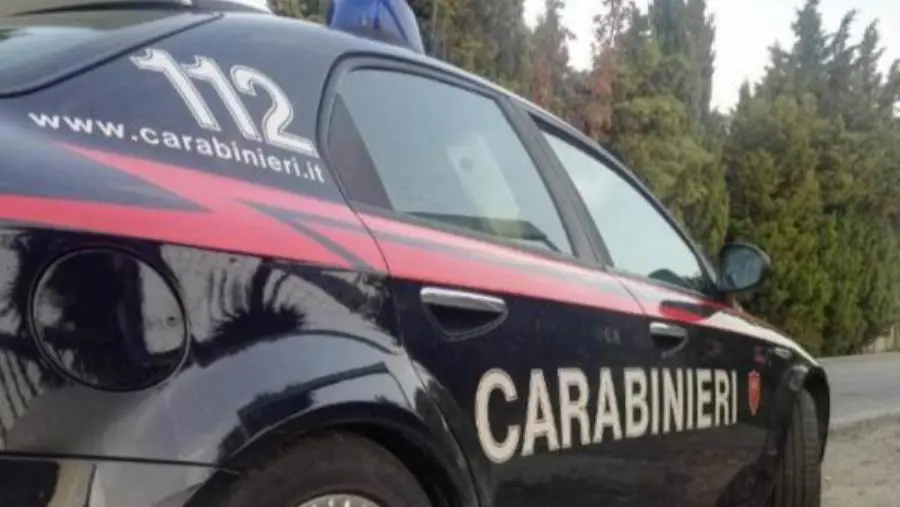 images In possesso di droga, vede i carabinieri e inverte la marcia: un arresto a Isola Capo Rizzuto