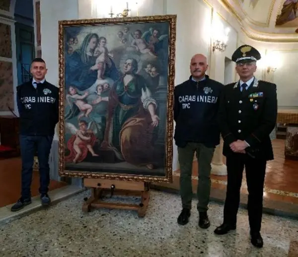 images I Carabinieri del Nucleo Tutela Patrimonio Culturale di Cosenza presentano l'attività: recuperati diversi reperti archeologici