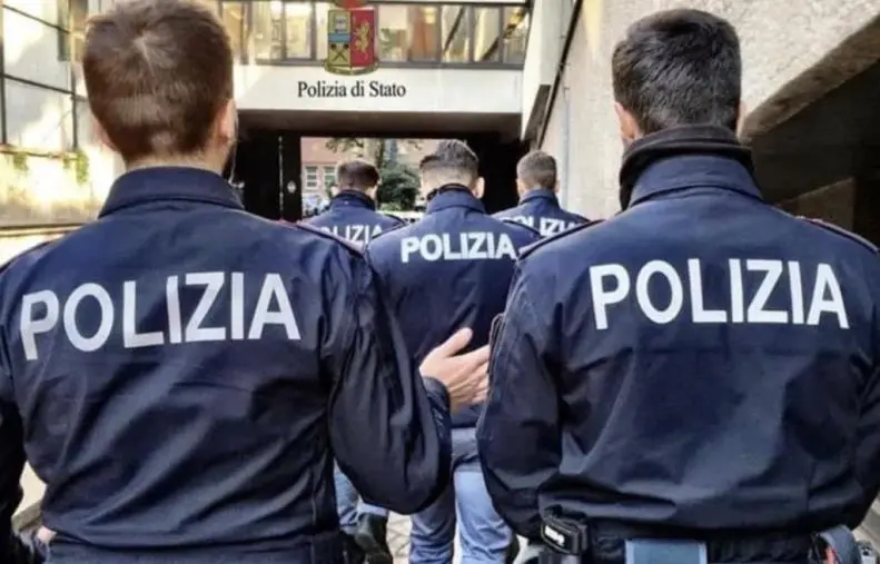 Gina chiude la porta in faccia al truffatore: la nuova campagna di prevenzione della Polizia contro le truffe