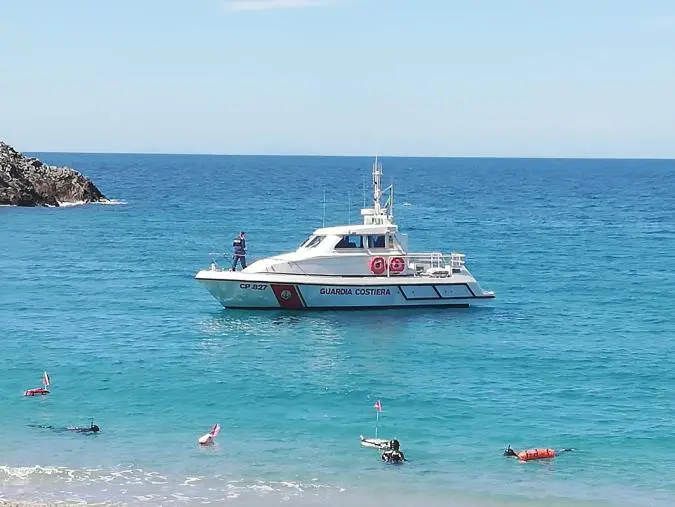 images Disorientati dalla foschia finiscono al largo di Gioia Tauro: salvati dalla Guardia costiera