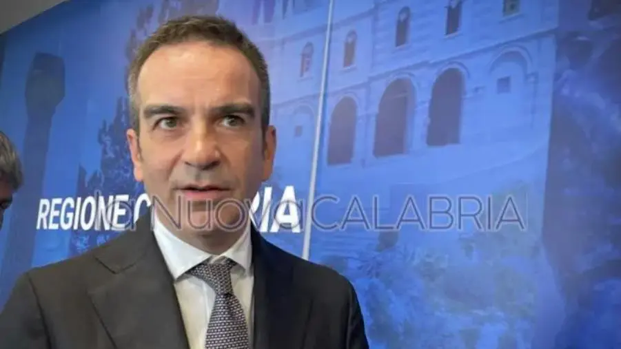 images Occhiuto: "Da Ryanair e EasyJet 16 nuove rotte nazionali e internazionali da e per la Calabria"