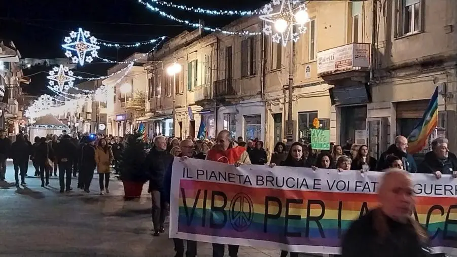 images Anche la Cgil Area Vasta al corteo silenzioso di Vibo per un “Presidio Permanente Per La Pace”