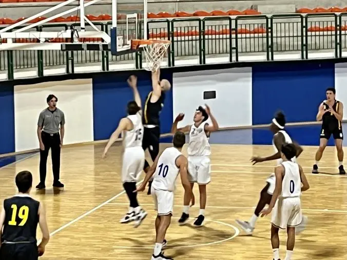 images Basket Academy Catanzaro regola a domicilio Svincolati Milazzo e si posiziona al secondo posto 