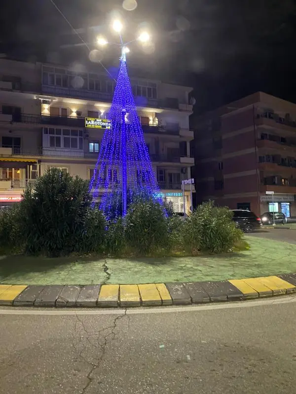 Natale a Catanzaro, Costa: "Il Comune pensa solo al centro, a Santa Maria lo fanno cittadini e associazioni"  