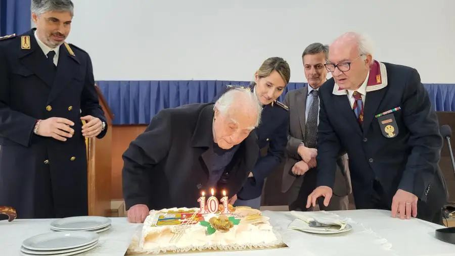 La Scuola Allievi Agenti di Vibo omaggia il maresciallo Santelli nel suo 101esimo compleanno