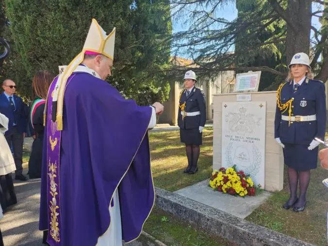 Giornata dei defunti, la commemorazione al cimitero di Catanzaro con il vescovo Maniago