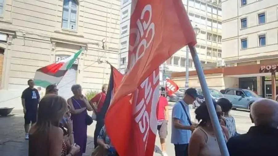 “No alle ronde neofasciste”: i Giovani Comunisti/e contro le passeggiate di FN a Catanzaro