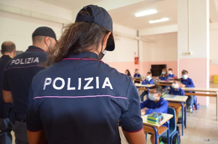 images "Torneremo a scuola" con la Polizia di Stato: le forze dell'ordine vicine agli studenti