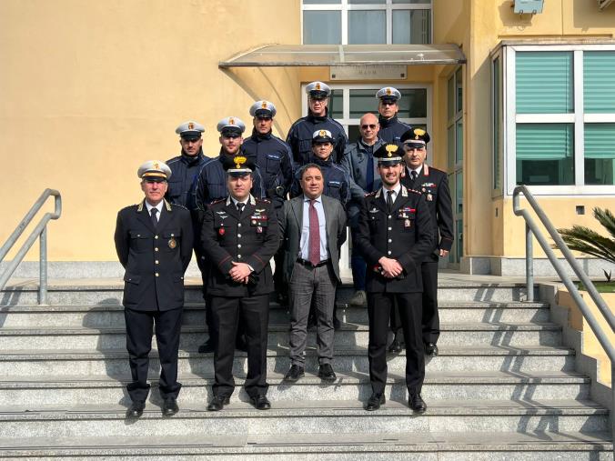 images Cirò Marina, Sindaco e neo vigili urbani in visita formale alla Compagnia dei Carabinieri