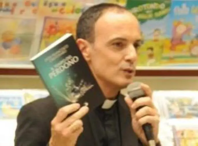Don Francesco Cristofaro al primo posto delle classifiche con il suo libro "Il tempo del perdono"